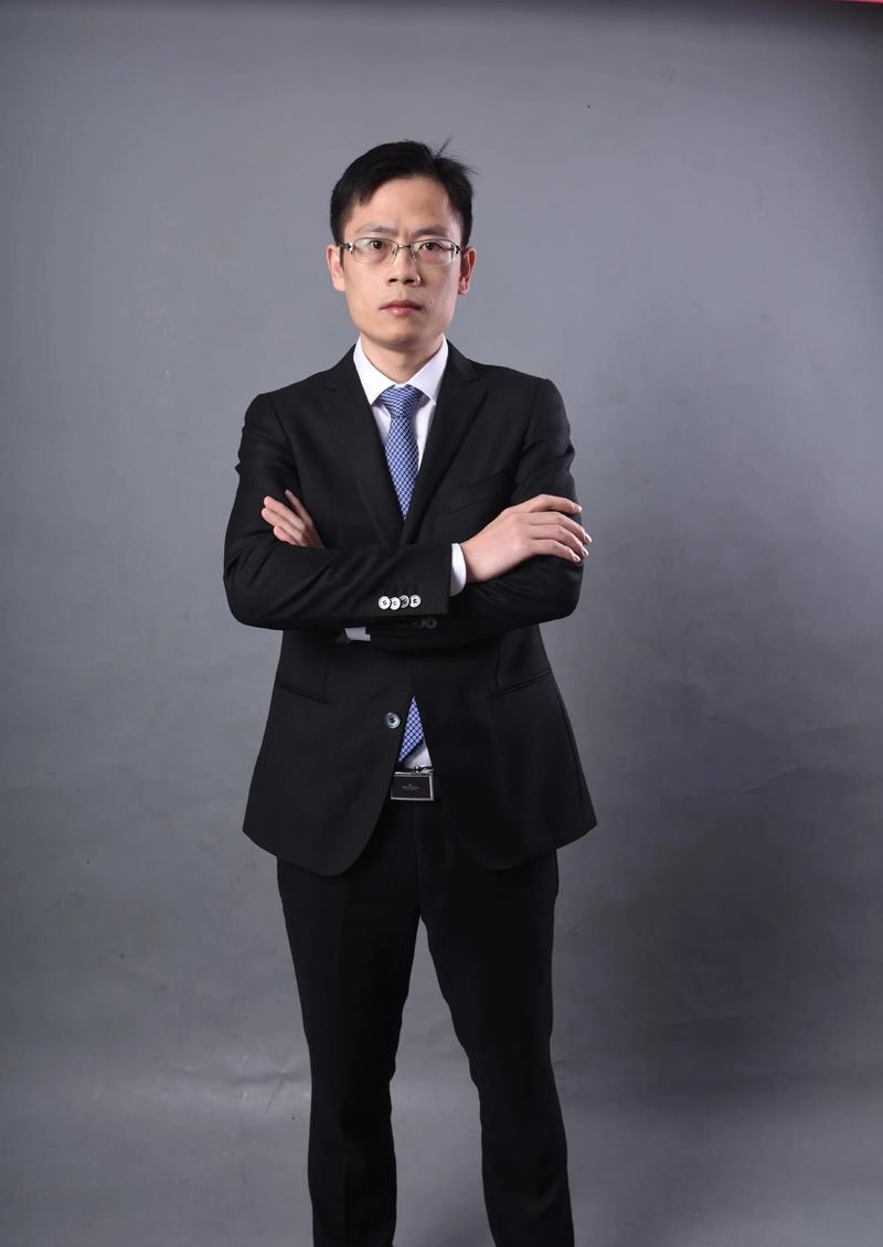 鲜余泽 客户策略总监